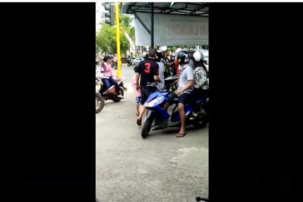 Oknum Polwan Pukuli...