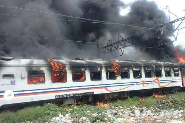 Kebakaran Gerbong Kereta...