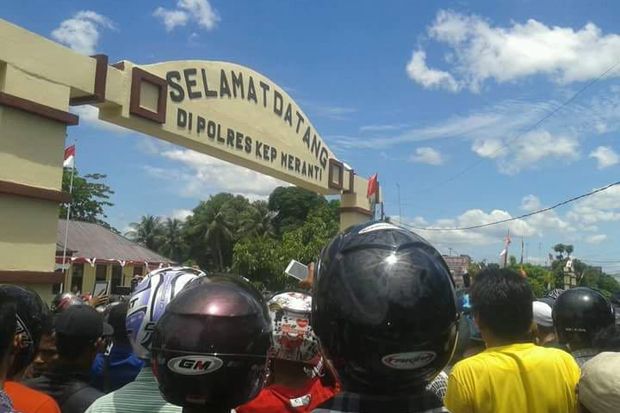 Situasi Mencekam, Toko...