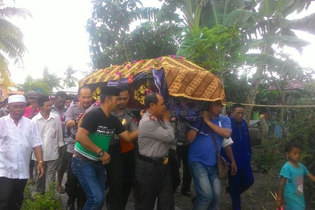 Kapolda Riau Ikut Pikul...