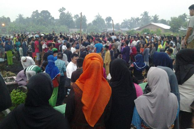 Pemakaman Apri Adi Pratama...