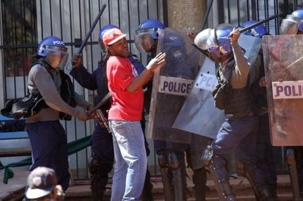 Demonstrasi Anti Mugabe...