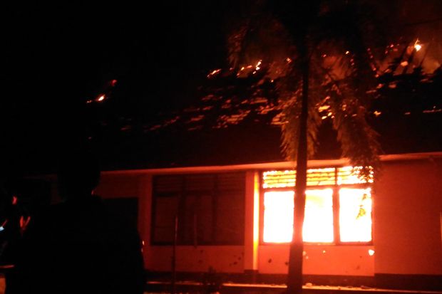 Mapolsek Tabir Dibakar...