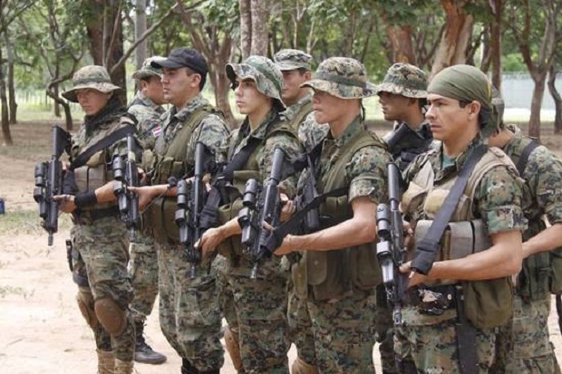Delapan Tentara Paraguay...