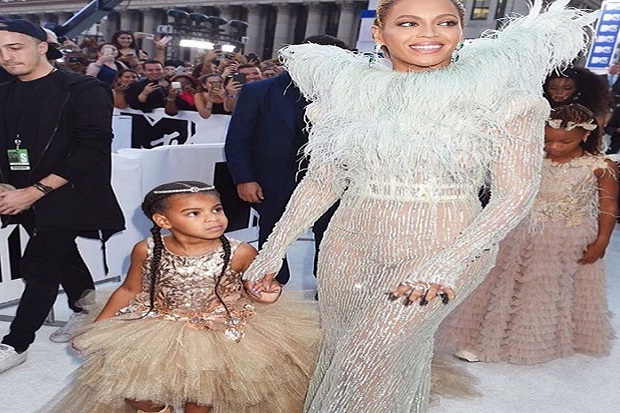 Tampil di MTV VMA, Anak...