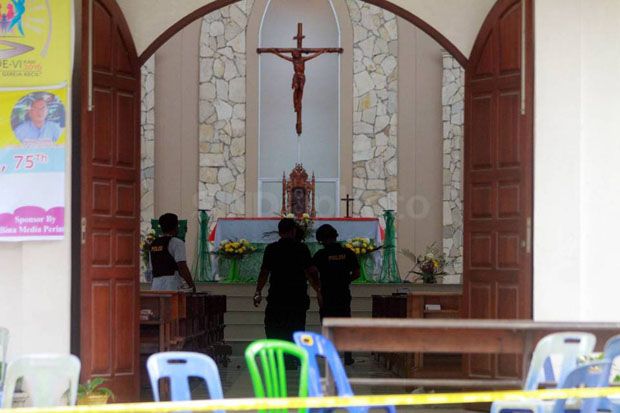 Olah TKP di Gereja Santo...