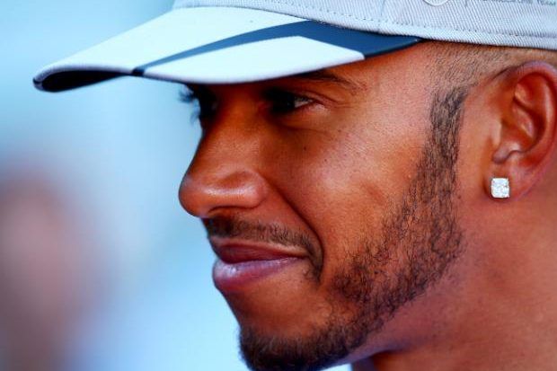 Naik Podium, Hamilton...