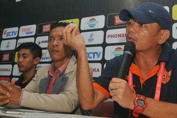 Fans Persegres Tuntut...
