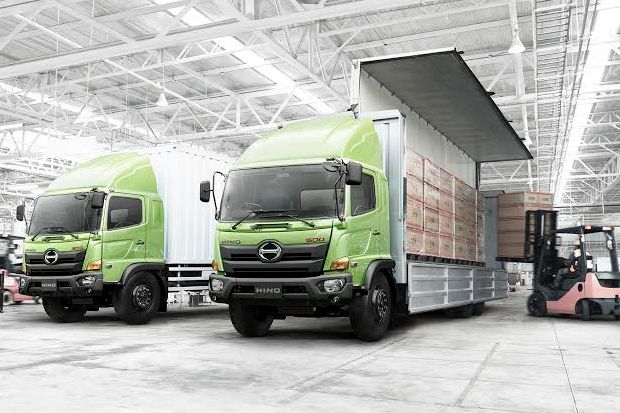 Hino Dutro Masih Jadi...