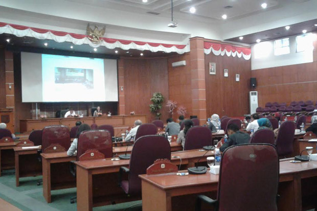Ratusan Siswa Telantar,...