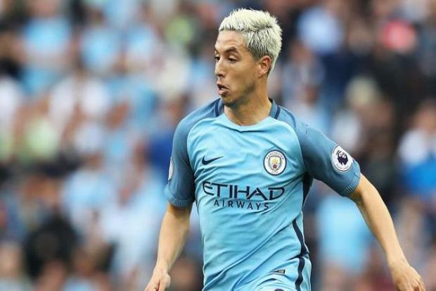 Tinggalkan Manchester...