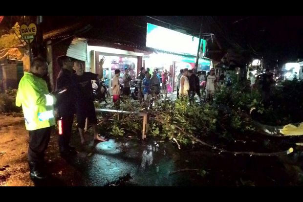 Hujan dan Angin Kencang...