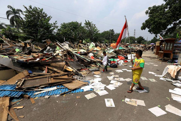 Puluhan Anak Yatim Rawajati...