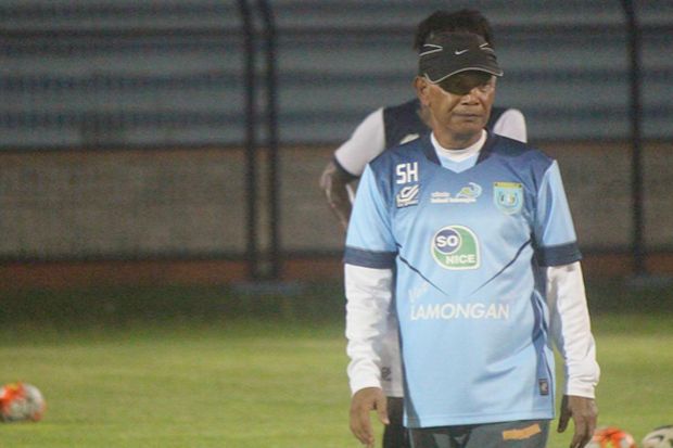 Pelatih Persela Mengundurkan...