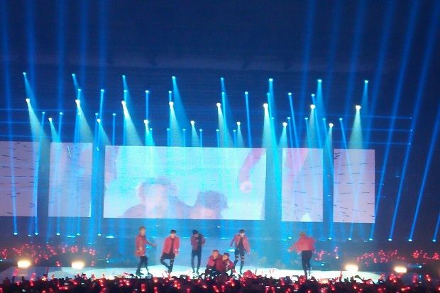 Wow, Boy Band iKON Tampil...