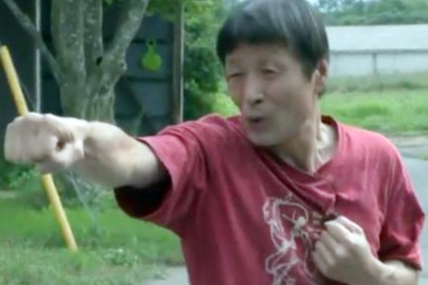 Jago Karate, Kakek di...