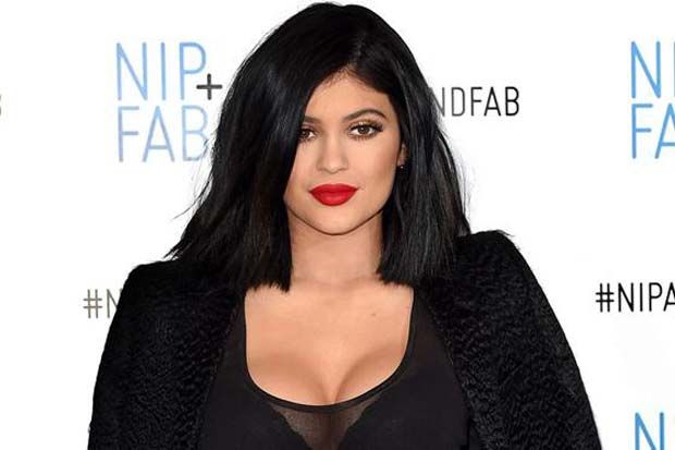 Kylie Jenner Implan...