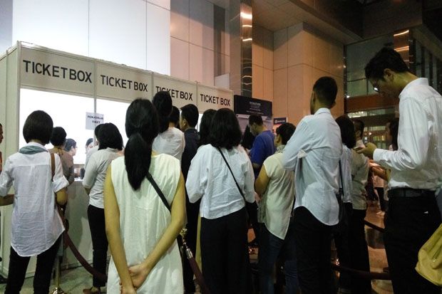 Dress Code Warnai Konser...