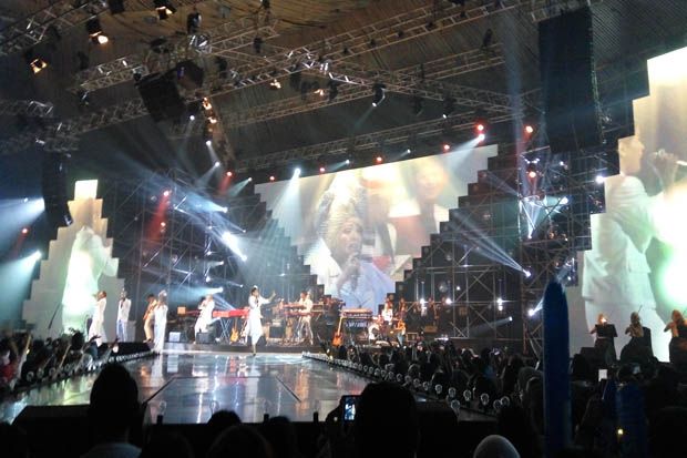 Lagu Heaven Buka Konser...