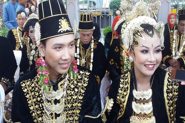 Tujuh Pasangan Nikah...
