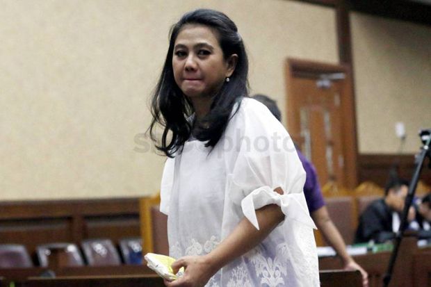 Menangis, Damayanti...