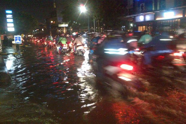 Masih Terendam Banjir,...