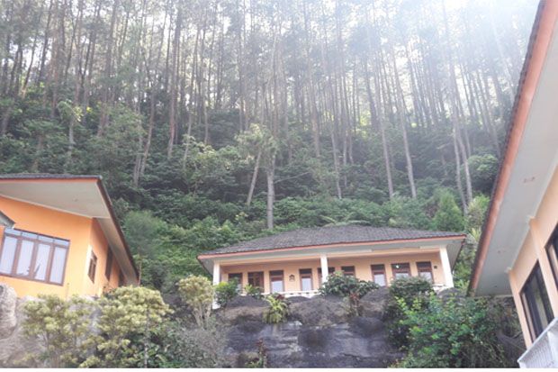 Resort dan Villa Ini...