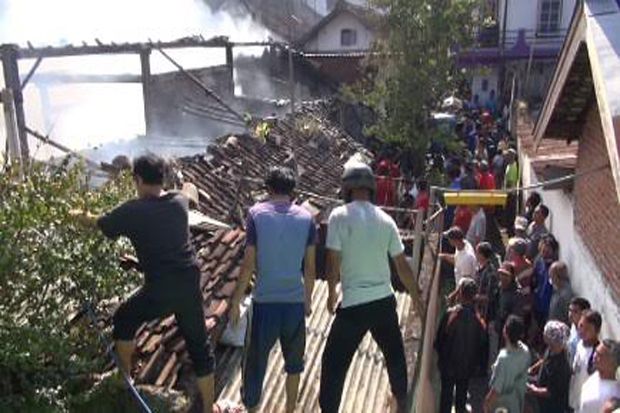 Api Mengamuk di Perkampungan...