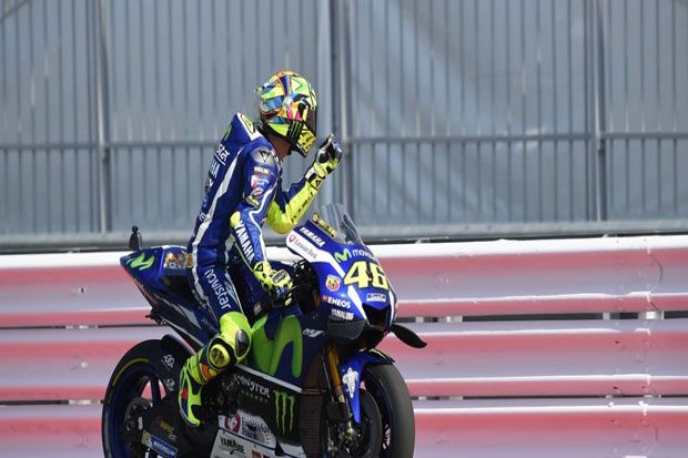 Alasan Rossi Acungkan...