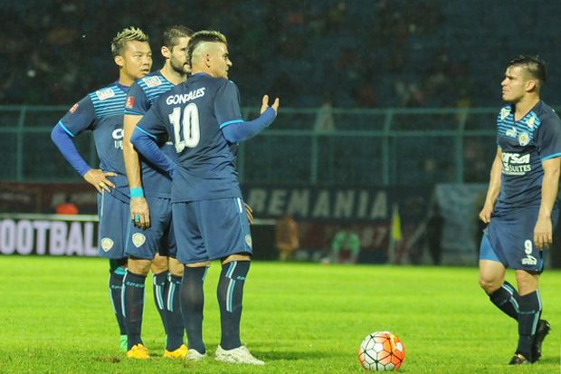 Arema Buang Peluang,...