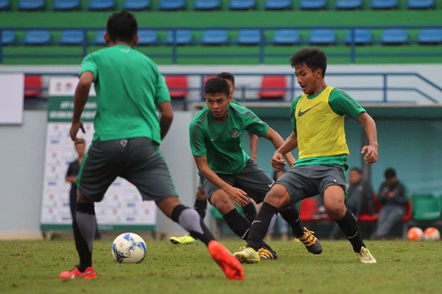 Latihan Perdana di Vietnam,...