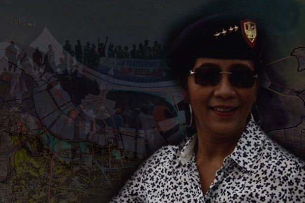 Menteri Susi Pegang...