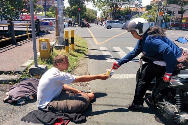 Mengemis di Jalanan,...