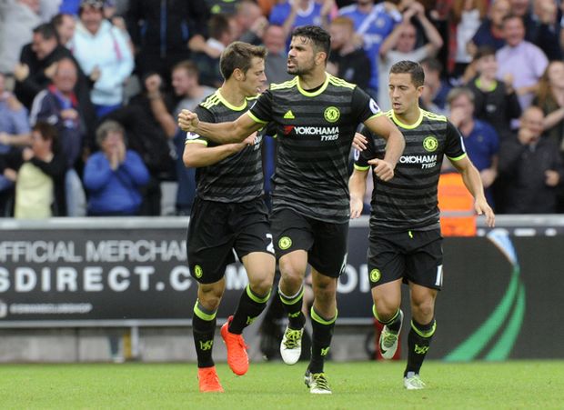 Tertahan di Markas Swansea,...