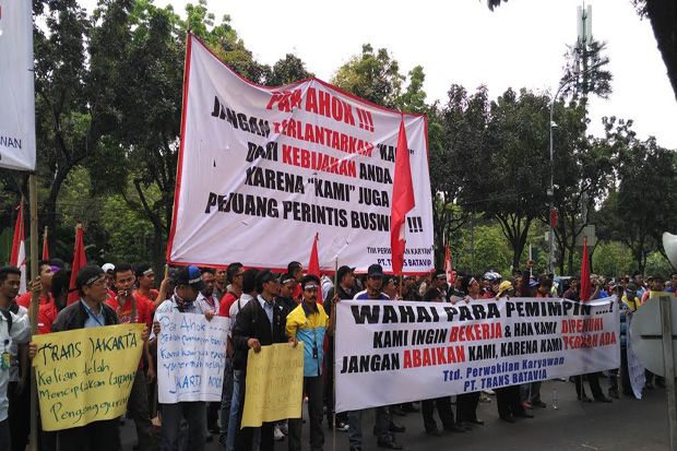 Di-PHK Sepihak, Pekerja...