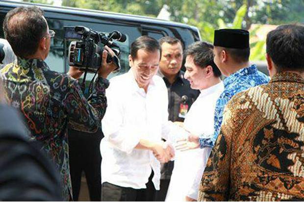 Mengundurkan Diri, Status...