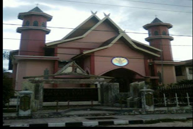 Tolak Dua Pendeta, Puluhan...