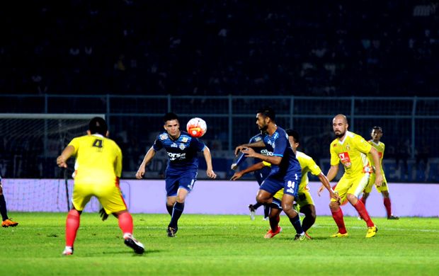 Skuat Pincang Arema...