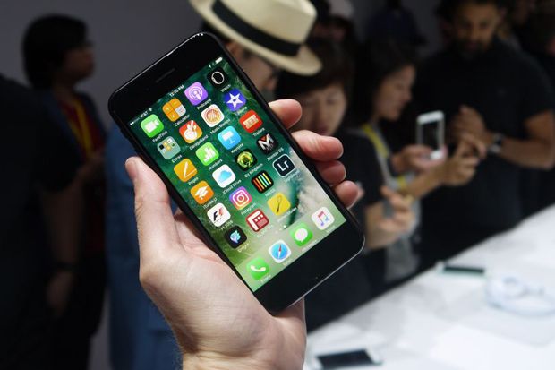 Pemesanan iPhone 7 Mulai...