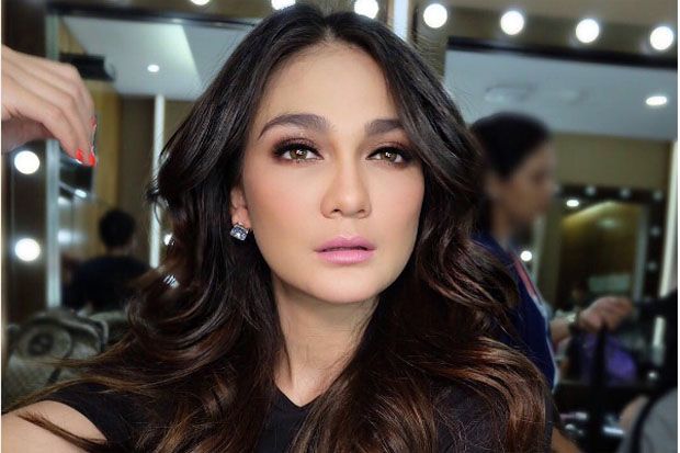 Putus Asa, Luna Maya...
