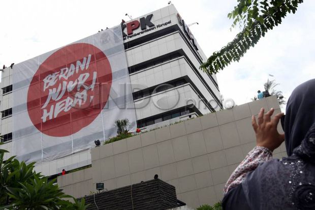 KPK Periksa Delapan...