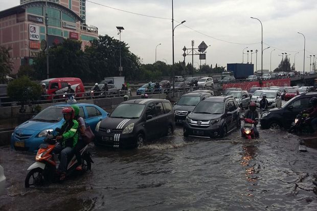 Hujan Deras, Jakarta...