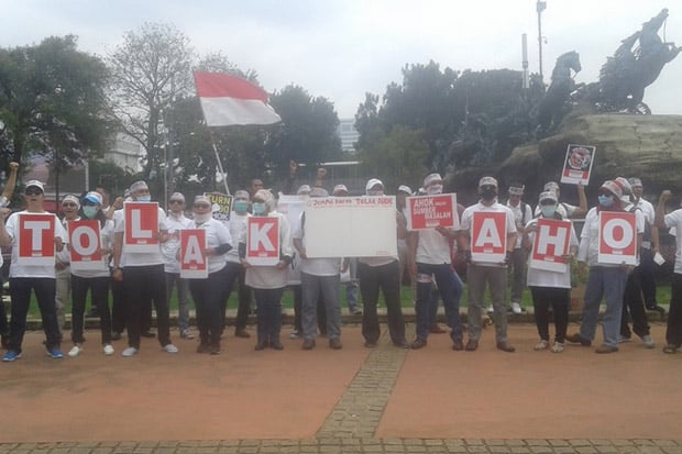 Tolak Ahok, Puluhan...
