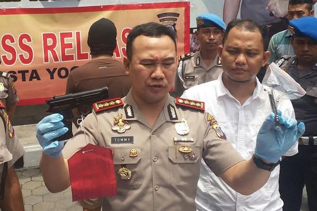 Tawuran Umbar Tembakan,...