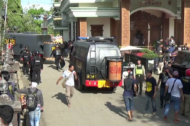 Dimas Kanjeng Ditangkap,...