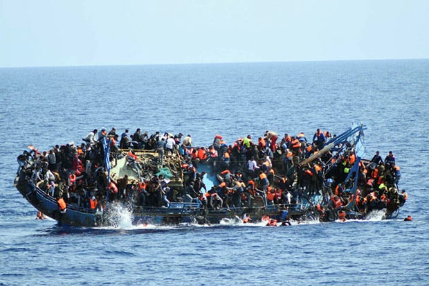 Kapal Migran Terbalik...