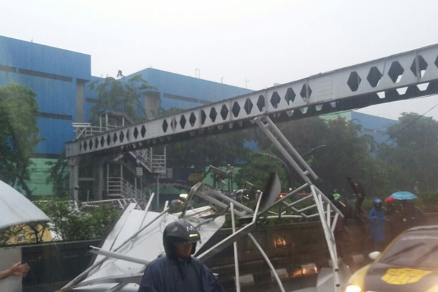Hujan Disertai Angin,...