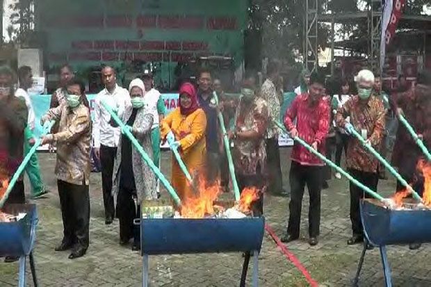 BPOM Bakar Obat dan...