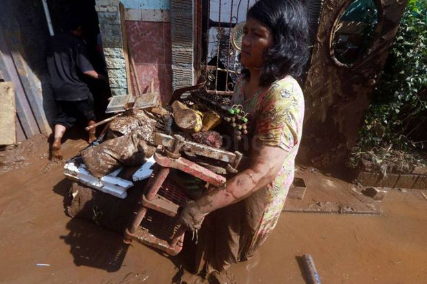 Pencarian Korban Banjir...