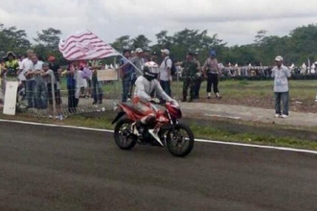 Pertahankan Tradisi...